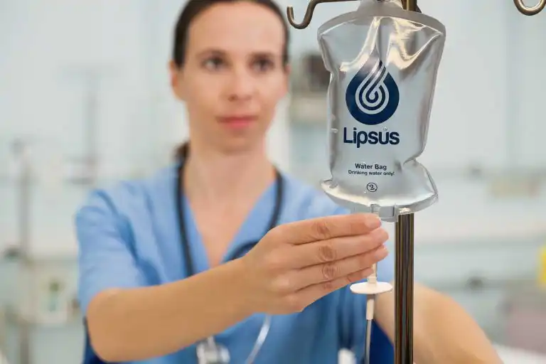 nurse adjusting lipsus in hospital room PHXQH7U